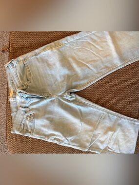 Light wash Levi jeans